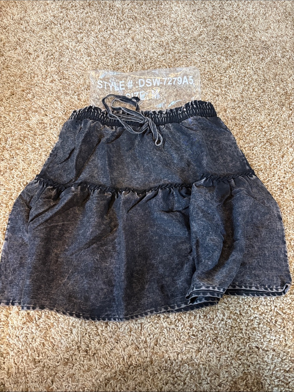 Zenana Women’s Black Tiered Ruffle Skirt Size M Tencel - new never worn!